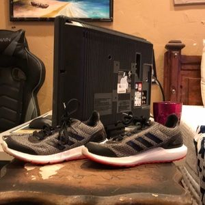 Adidas kids running shoe size 2